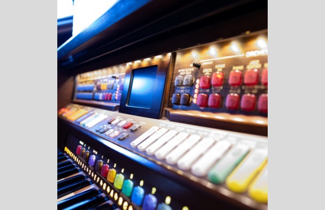 Used Lowrey Holiday Classic Organ All Inclusive Top Grade Package (SN:00A300 609E9 50653) - Image 10